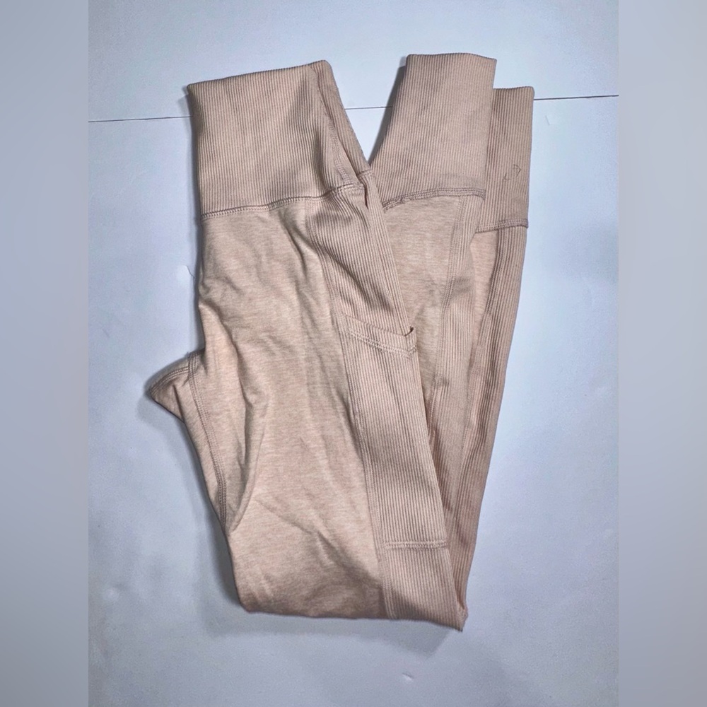 NWOT OFFLINE BY AERIE joggers in light peach - XS